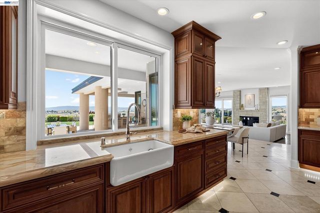 3301 Deer Hollow Dr, Danville, CA 94506
