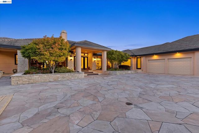 3301 Deer Hollow Dr, Danville, CA 94506