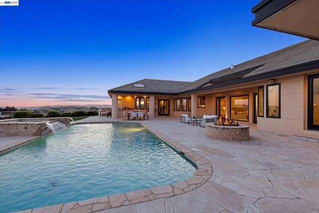 3301 Deer Hollow Dr, Danville, CA 94506
