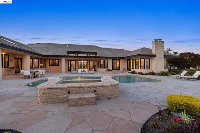 3301 Deer Hollow Dr, Danville, CA 94506