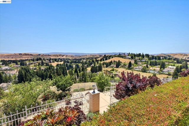 3301 Deer Hollow Dr, Danville, CA 94506