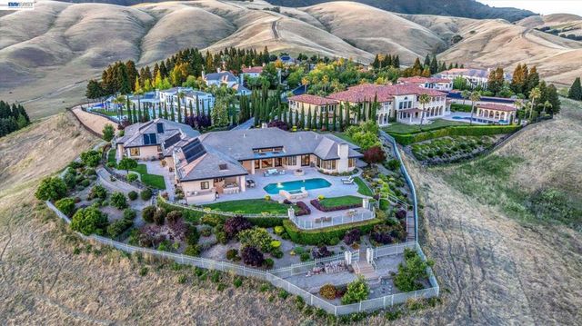 3301 Deer Hollow Dr, Danville, CA 94506