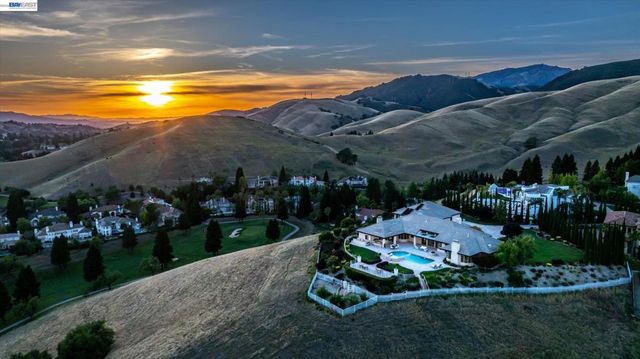3301 Deer Hollow Dr, Danville, CA 94506