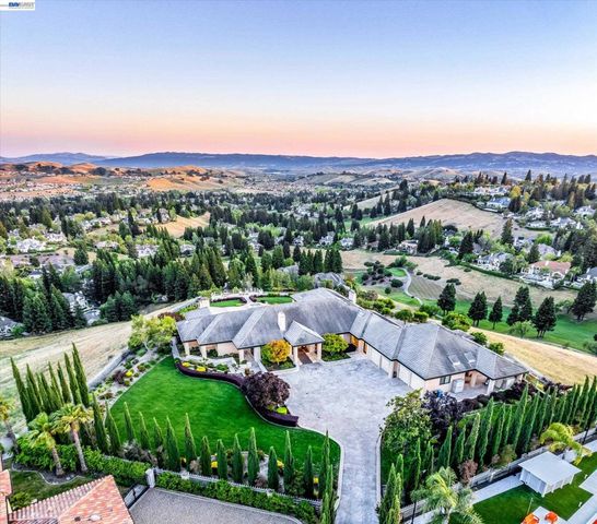 3301 Deer Hollow Dr, Danville, CA 94506