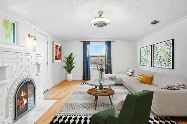 2673 Freeport Blvd, Sacramento, CA 95818