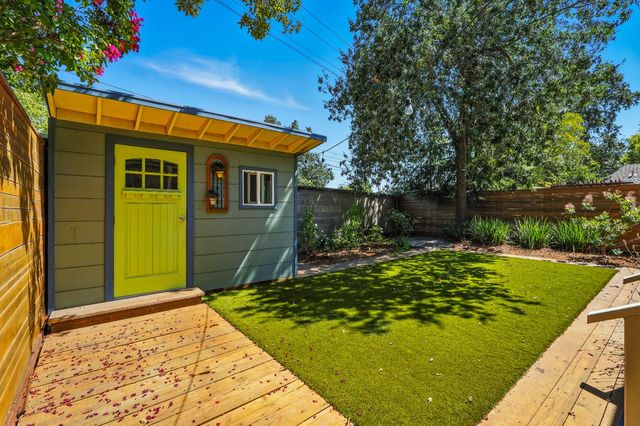 2673 Freeport Blvd, Sacramento, CA 95818