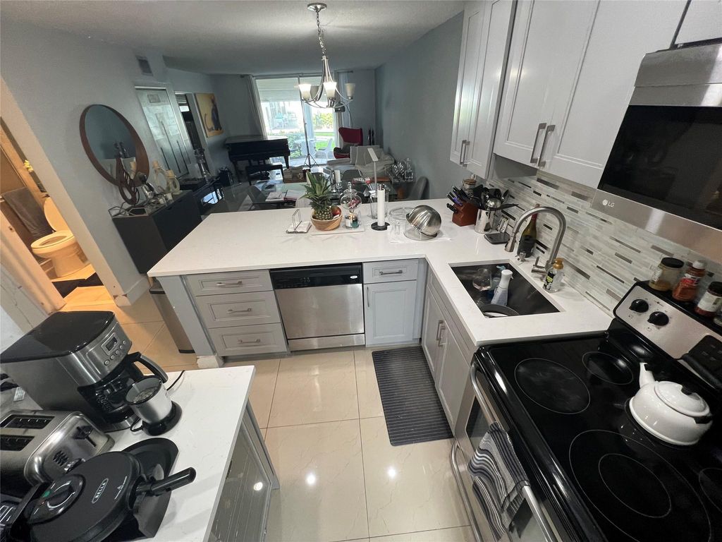 1040 SE 4th Ave 123, Deerfield Beach, FL 33441