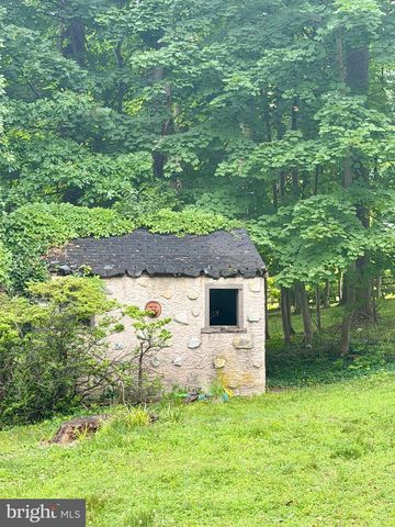 575 W VALLEY RD, Wayne, PA 19087