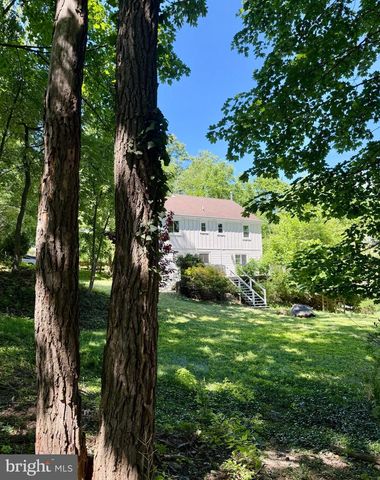575 W VALLEY RD, Wayne, PA 19087