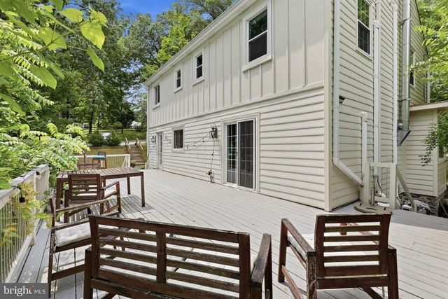575 W VALLEY RD, Wayne, PA 19087