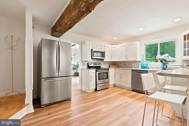 575 W VALLEY RD, Wayne, PA 19087