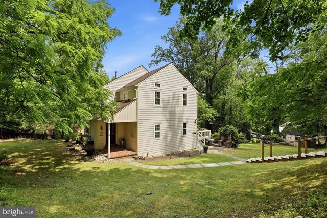 575 W VALLEY RD, Wayne, PA 19087