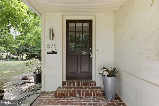 575 W VALLEY RD, Wayne, PA 19087