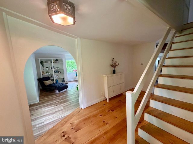 575 W VALLEY RD, Wayne, PA 19087