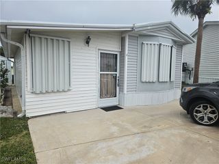 4 Onyx DR 4O, Naples, FL 34114