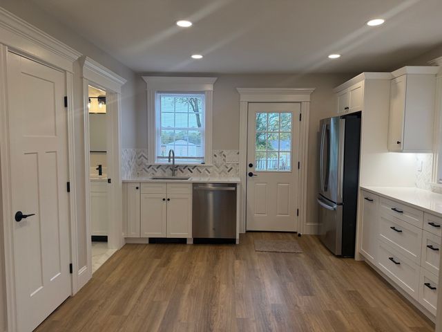 17 Seaview St 17, Plymouth, MA 02360