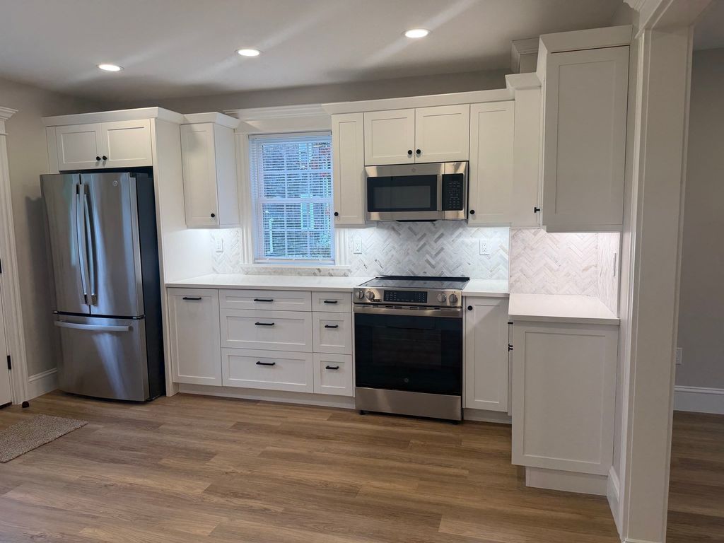 17 Seaview St 17, Plymouth, MA 02360