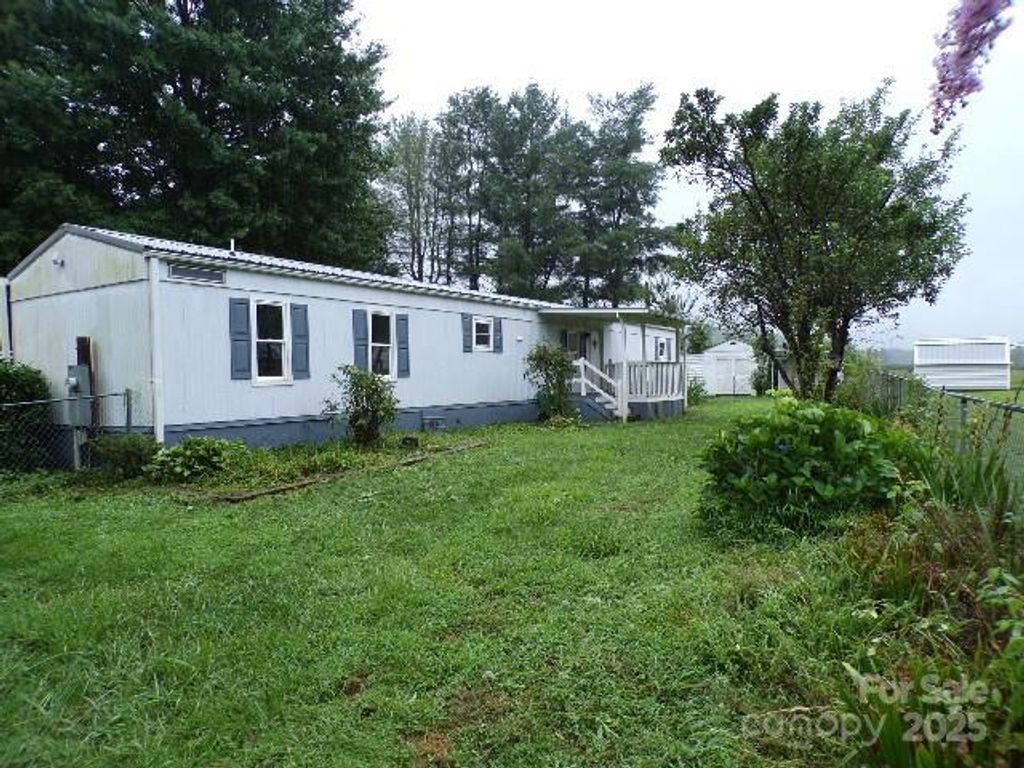 71 Flat Creek Road, Waynesville, NC 28785