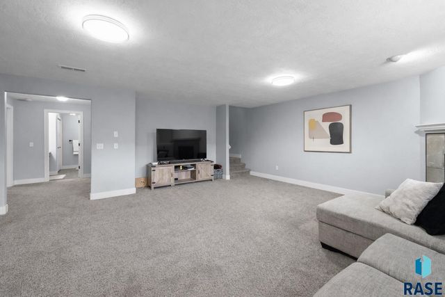 7505 S Peregrine Pl Place, Sioux Falls, SD 57108