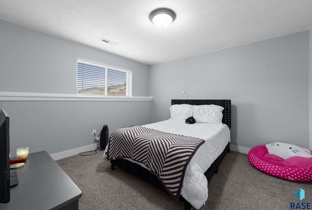 7505 S Peregrine Pl Place, Sioux Falls, SD 57108