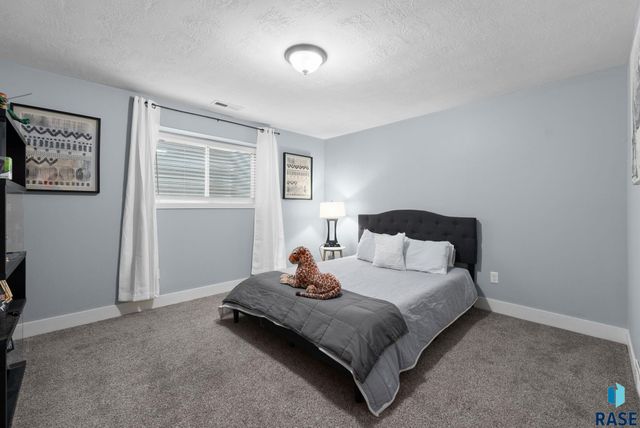 7505 S Peregrine Pl Place, Sioux Falls, SD 57108