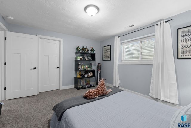 7505 S Peregrine Pl Place, Sioux Falls, SD 57108