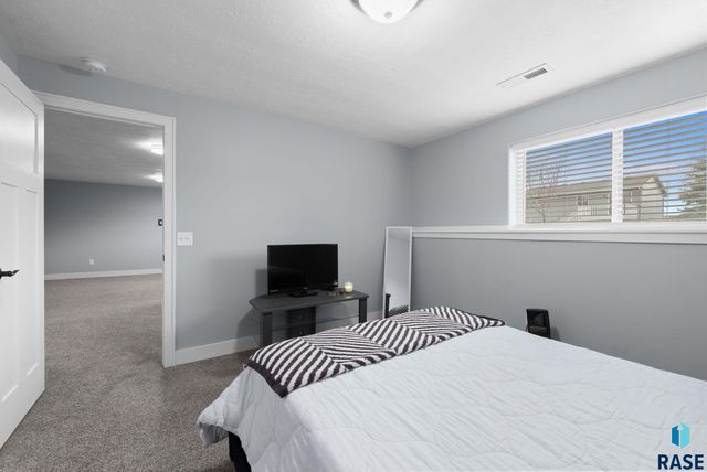 7505 S Peregrine Pl Place, Sioux Falls, SD 57108