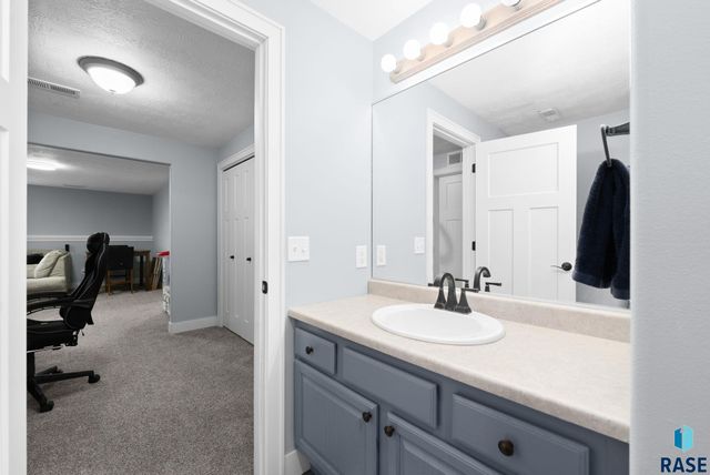 7505 S Peregrine Pl Place, Sioux Falls, SD 57108