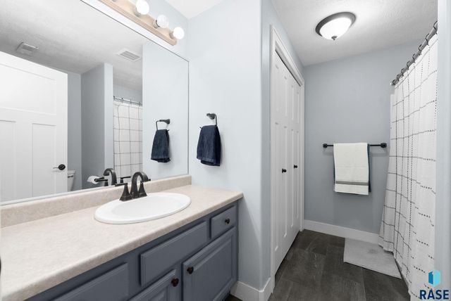 7505 S Peregrine Pl Place, Sioux Falls, SD 57108