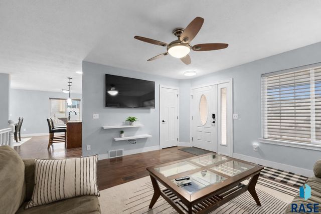 7505 S Peregrine Pl Place, Sioux Falls, SD 57108