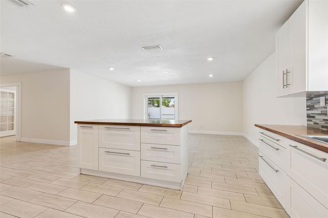 4710 SOUTHBREEZE DRIVE, Tampa, FL 33624