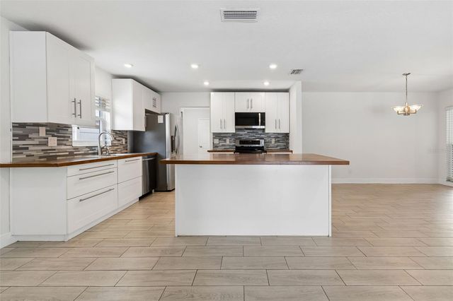 4710 SOUTHBREEZE DRIVE, Tampa, FL 33624