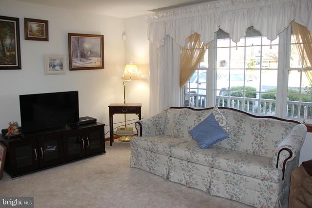 668 SNYDER HILL RD, Lititz, PA 17543