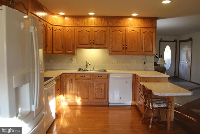 668 SNYDER HILL RD, Lititz, PA 17543