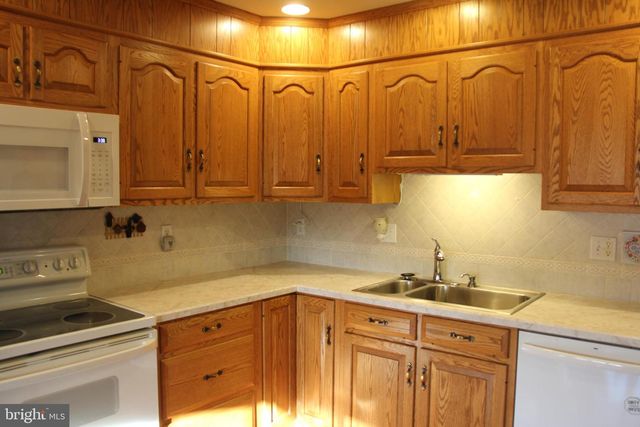 668 SNYDER HILL RD, Lititz, PA 17543