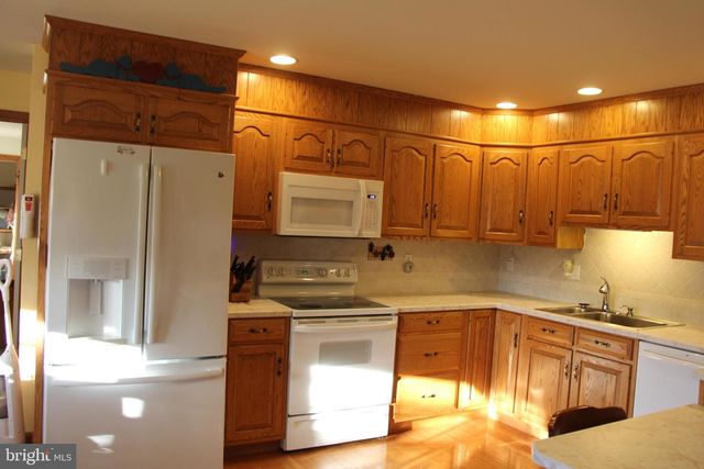 668 SNYDER HILL RD, Lititz, PA 17543