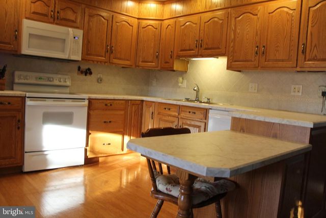 668 SNYDER HILL RD, Lititz, PA 17543