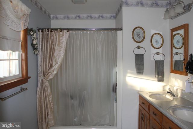 668 SNYDER HILL RD, Lititz, PA 17543