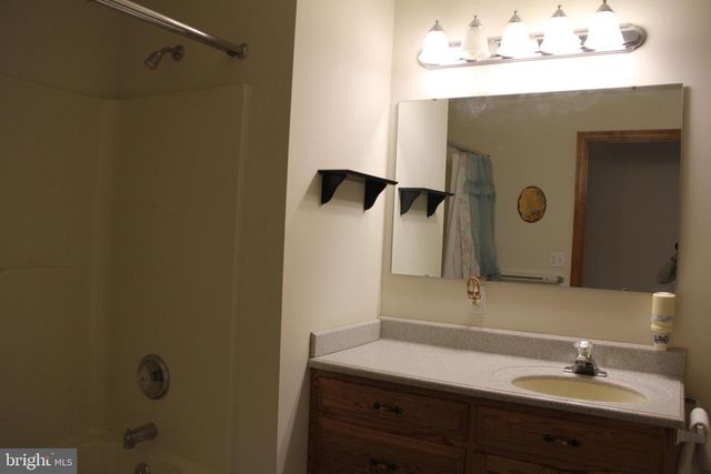 668 SNYDER HILL RD, Lititz, PA 17543