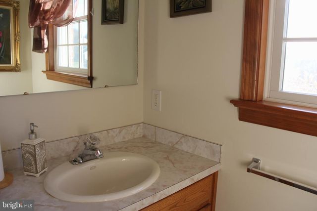 668 SNYDER HILL RD, Lititz, PA 17543