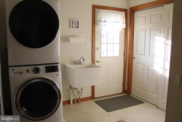 668 SNYDER HILL RD, Lititz, PA 17543