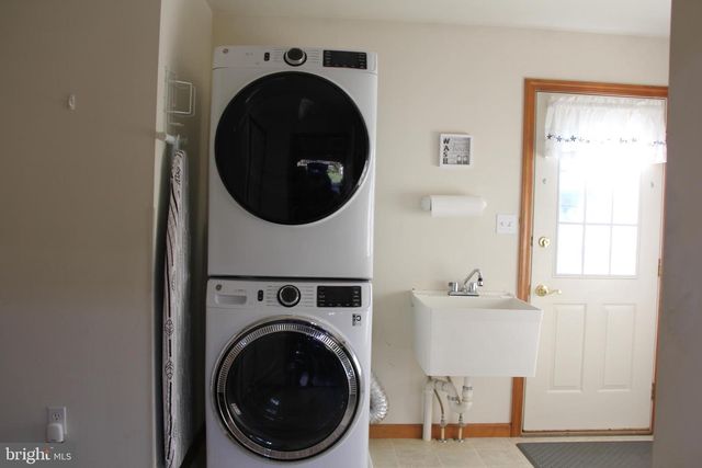 668 SNYDER HILL RD, Lititz, PA 17543