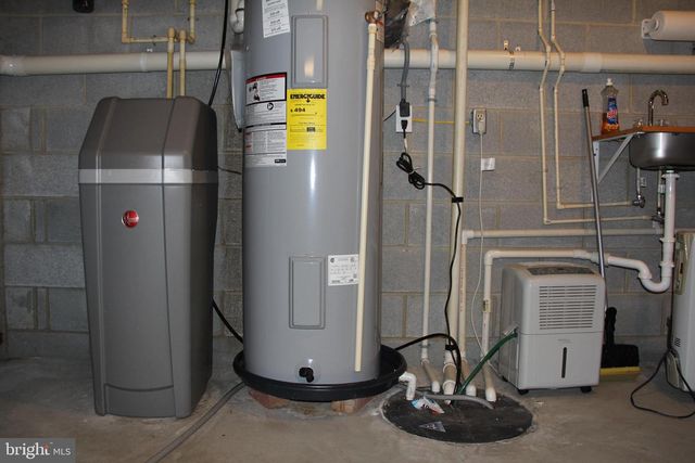 668 SNYDER HILL RD, Lititz, PA 17543