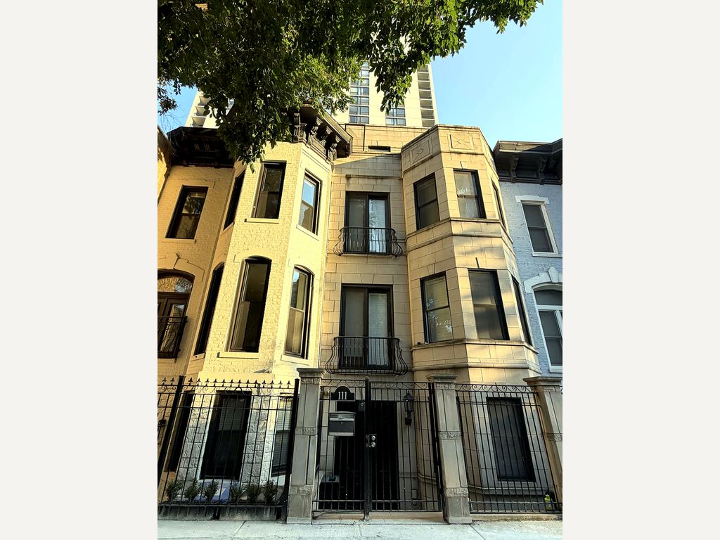111 W ELM Street, Chicago, IL 60610