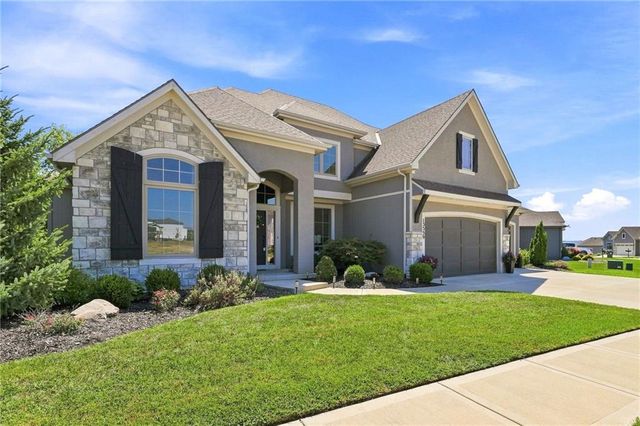 13559 Terrace Park Drive, Parkville, MO 64152
