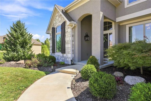 13559 Terrace Park Drive, Parkville, MO 64152