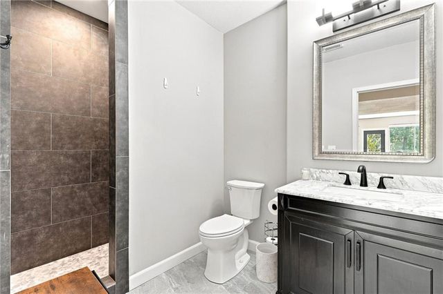 13559 Terrace Park Drive, Parkville, MO 64152