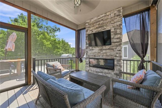 13559 Terrace Park Drive, Parkville, MO 64152