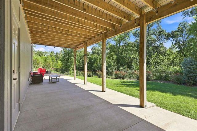 13559 Terrace Park Drive, Parkville, MO 64152