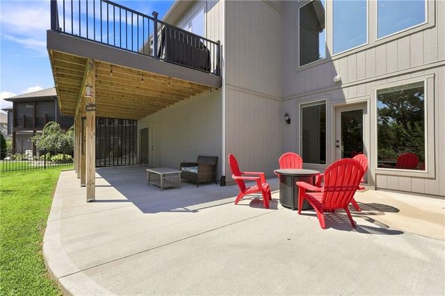 13559 Terrace Park Drive, Parkville, MO 64152